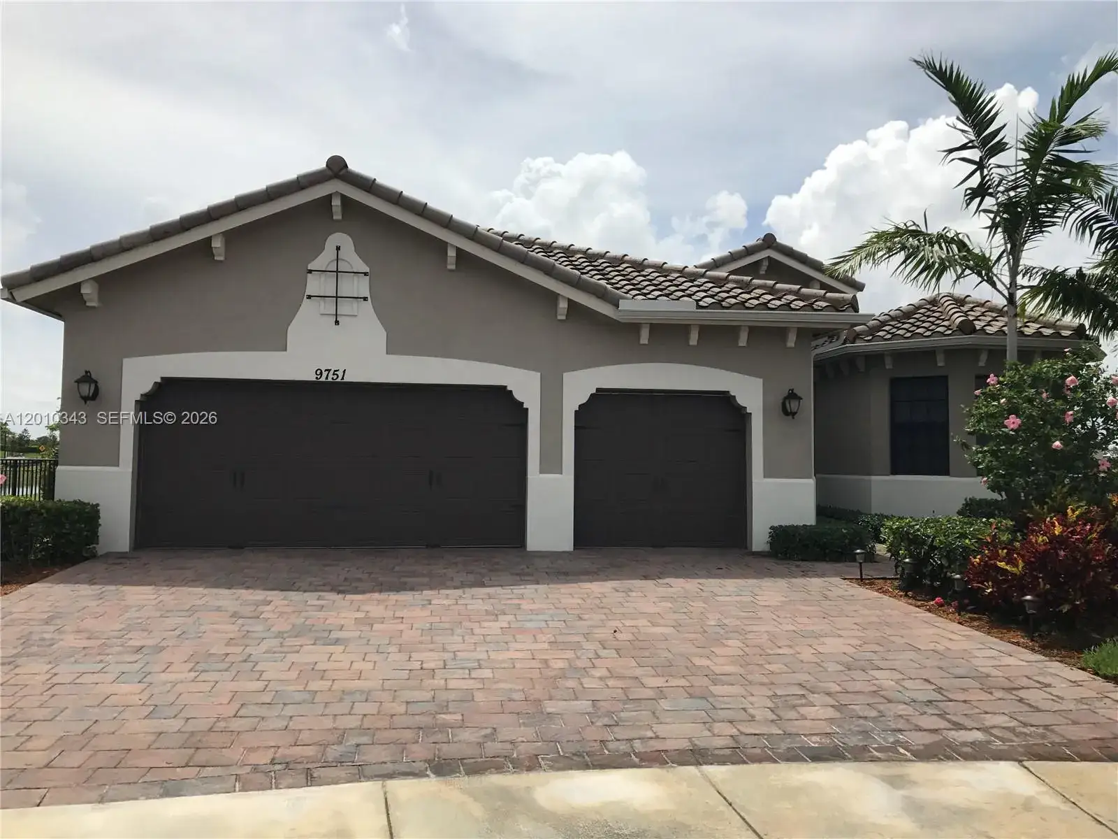 4 bedroom 3 bath Residential for sale at 9751 Lakeview Ln, Parkland FL 33076