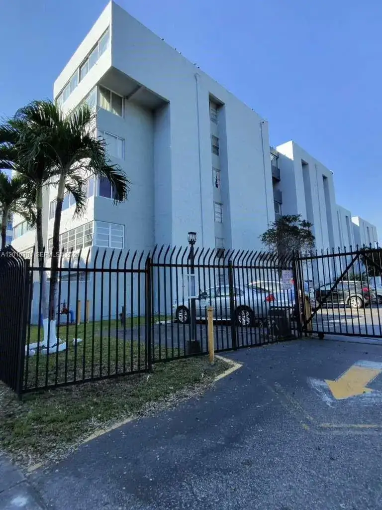 2 bedroom 1 bath Residential Lease for rent at 750 NW 43rd Ave # 412, Miami FL 33126