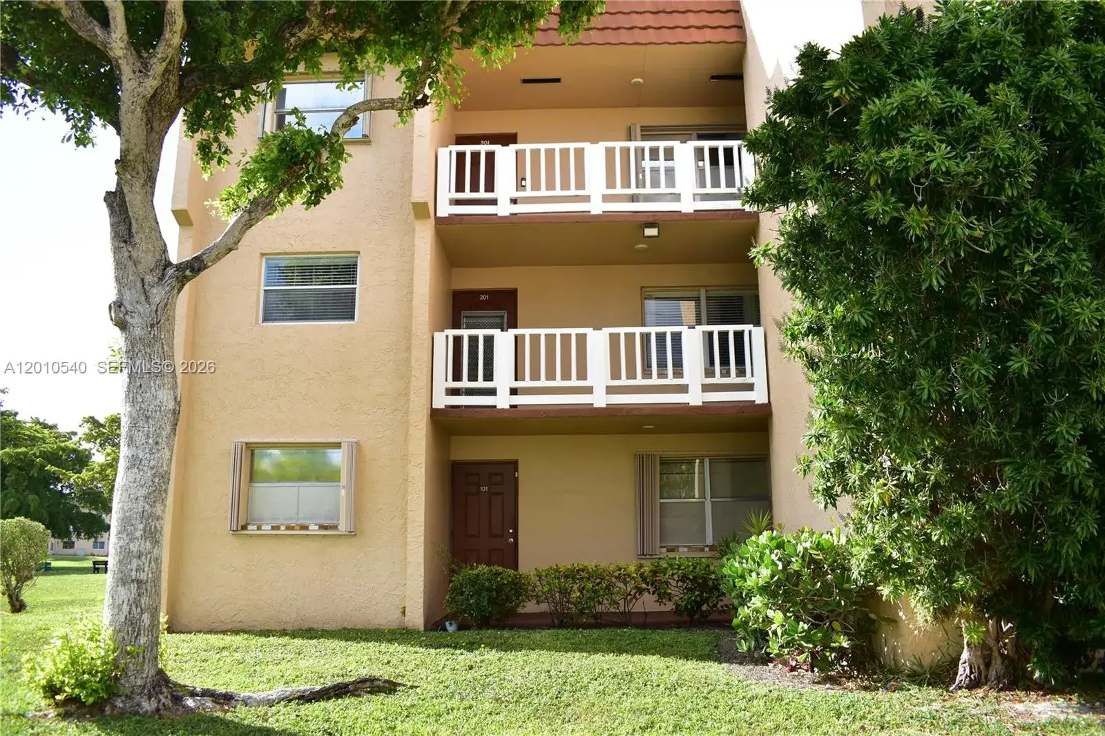 2 bedroom 2 bath Residential for sale at 9321 Sunrise Lakes Blvd # 201, Sunrise FL 33322