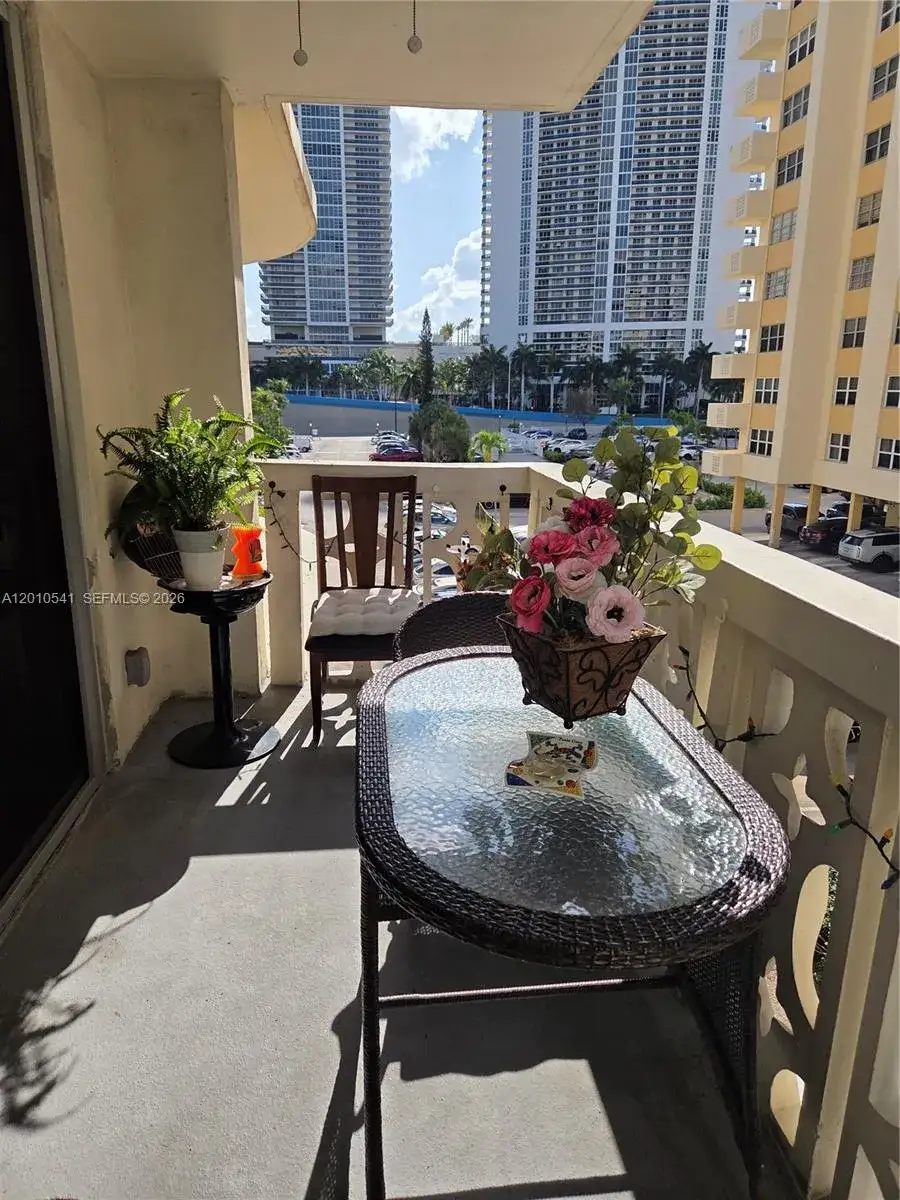 1 bedroom 1 bath Residential Lease for rent at 1817 S Ocean Dr # 325, Hallandale Beach FL 33009