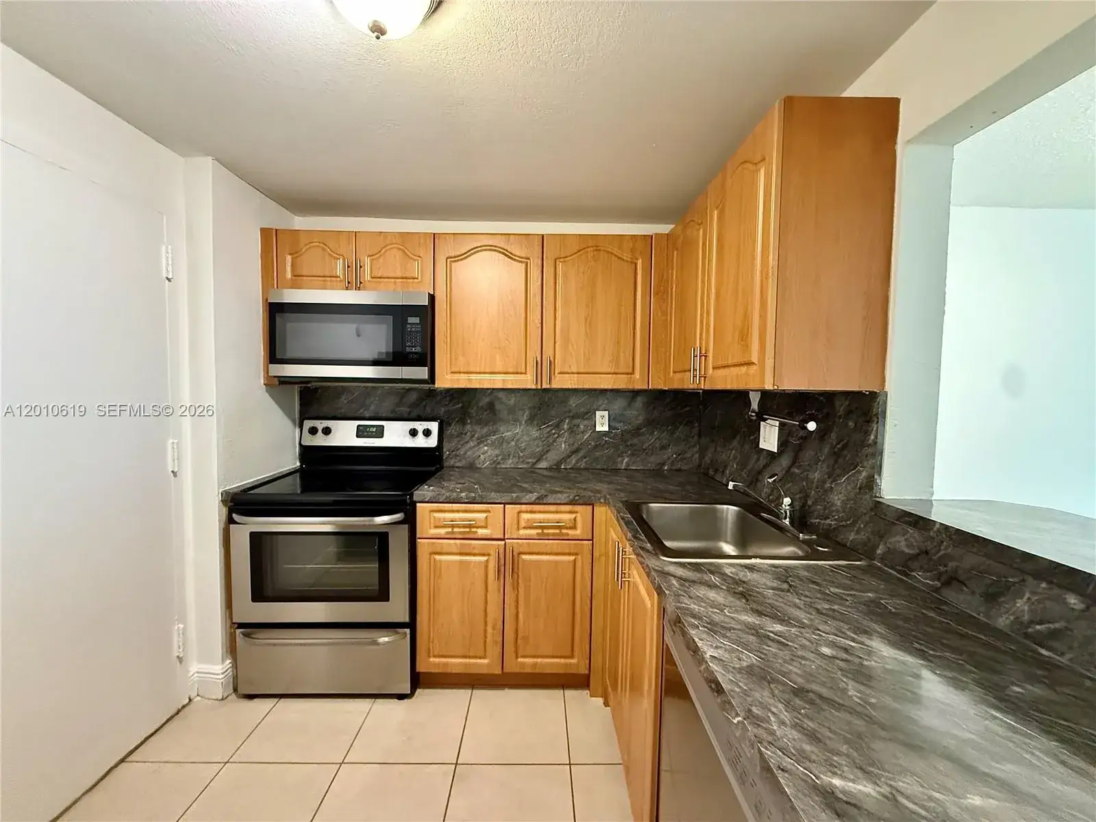 3 bedroom 2 bath Residential Lease for rent at 9143 SW 77th Ave # B109, Miami FL 33156