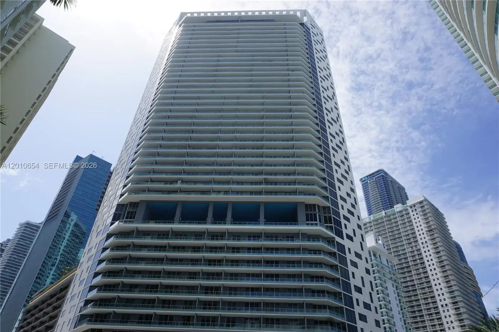 1 bedroom 1 bath Residential Lease for rent at 1300 Brickell Bay Dr # 1904, Miami FL 33131