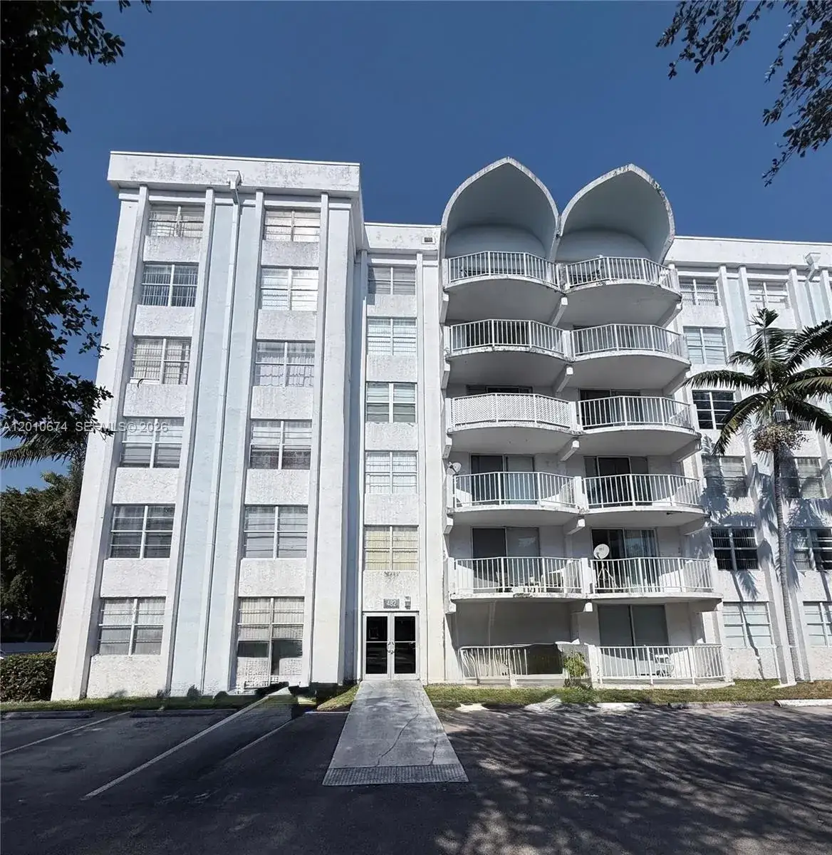 1 bedroom 1 bath Residential for sale at 482 NW 165th St Rd # 307, Miami FL 33169