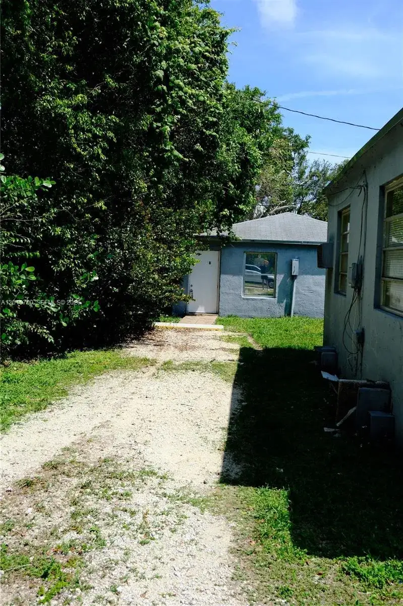 1 bedroom 1 bath Residential Lease for rent at 1455 NE 146th St # B, Miami FL 33161