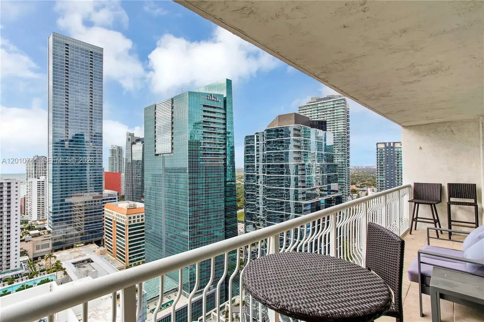 2 bedroom 2 bath Residential Lease for rent at 1200 Brickell Bay Dr # 3515, Miami FL 33131