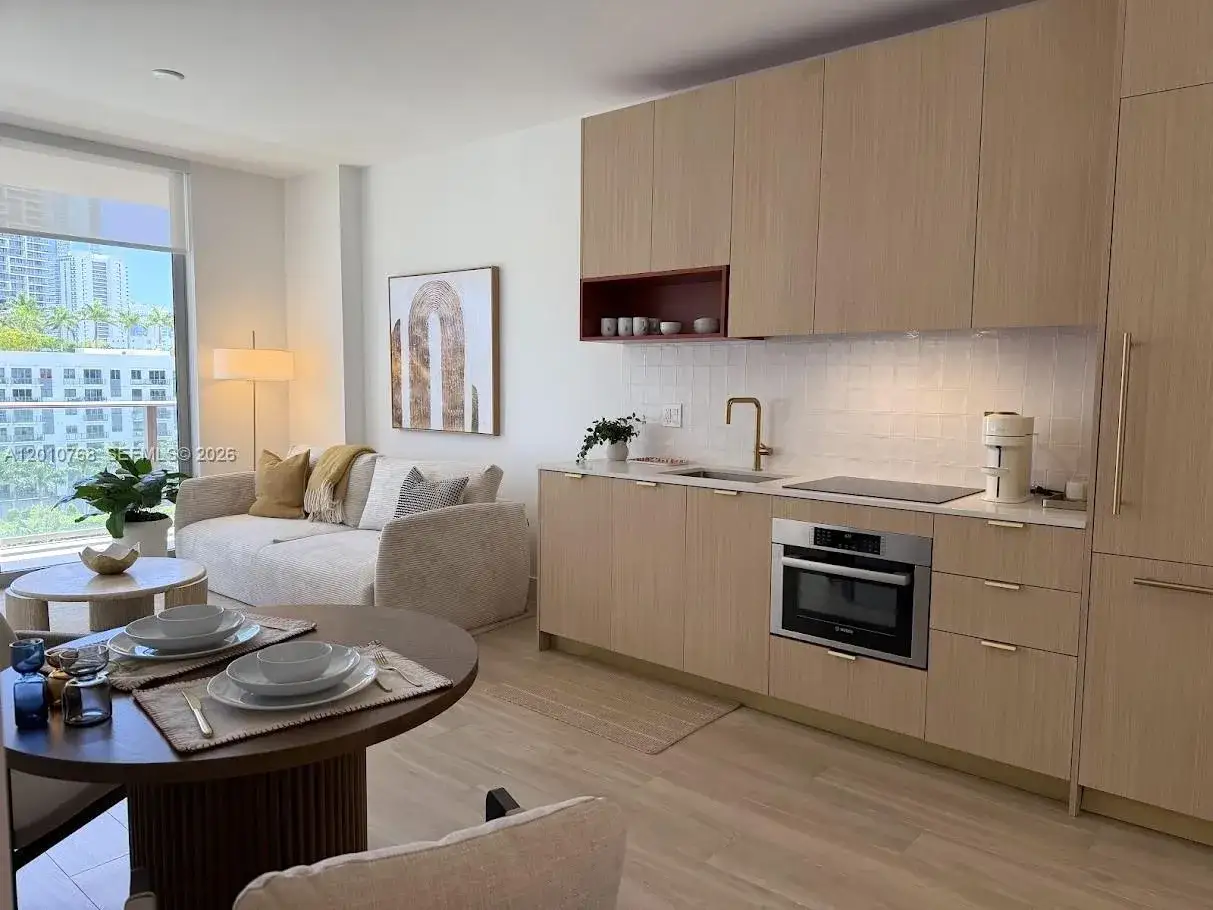 1 bedroom 1 bath Residential Lease for rent at 90 NE 32 # 803, Miami FL 33137