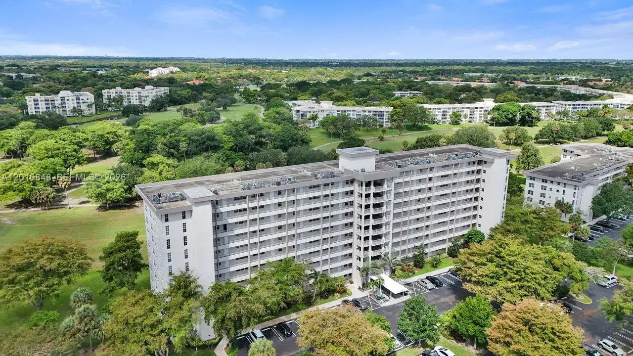 2 bedroom 2 bath Residential for sale at 575 Oaks Ln # 508, Pompano Beach FL 33069