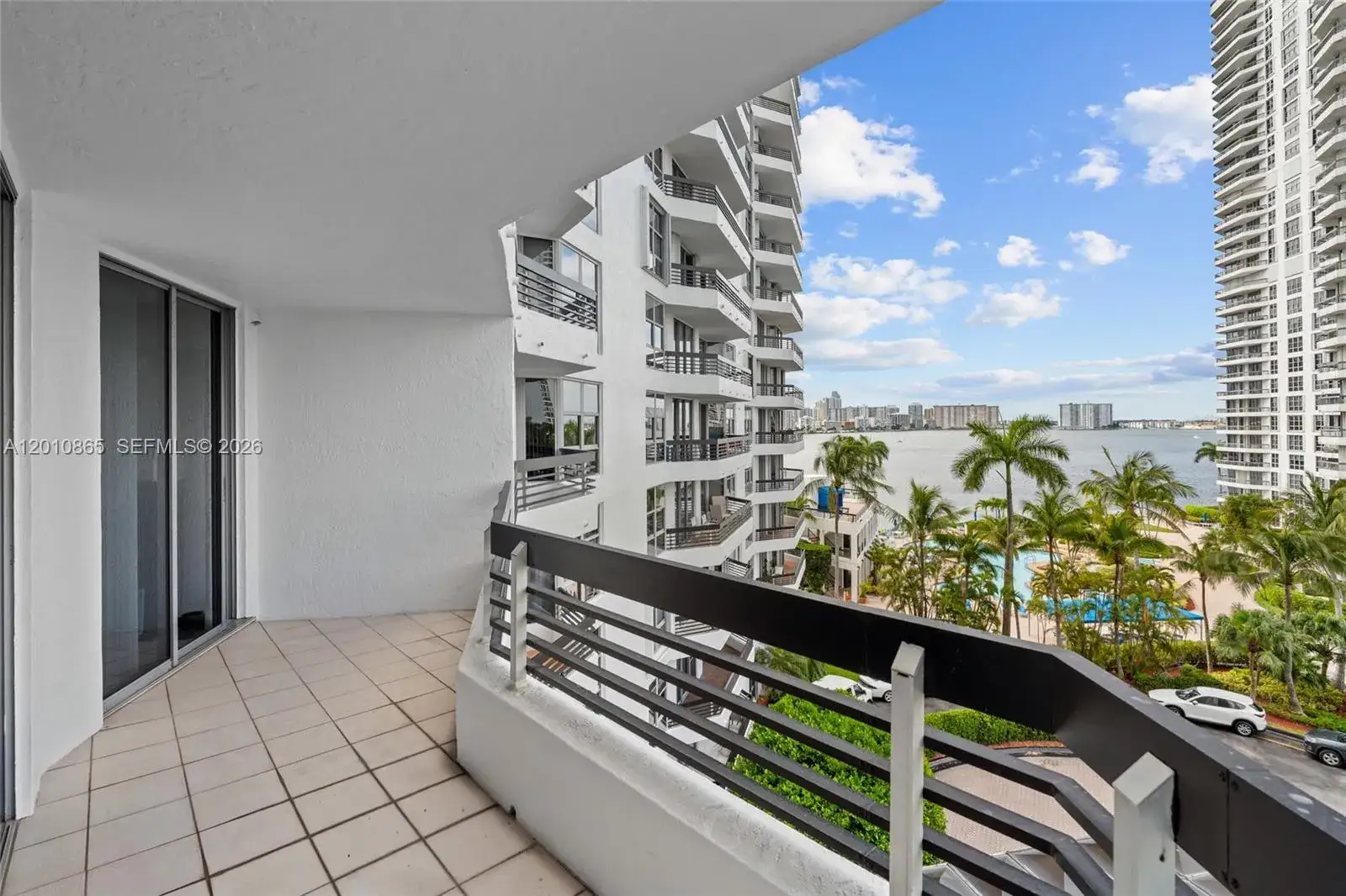 1 bedroom 1 bath Residential for sale at 19195 NE 36th Ct # 604, Aventura FL 33180