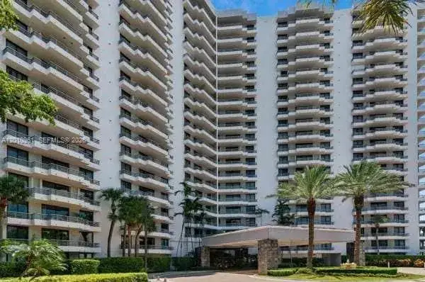 2 bedroom 2 bath Residential for sale at 3300 NE 191st St # 1011, Aventura FL 33180