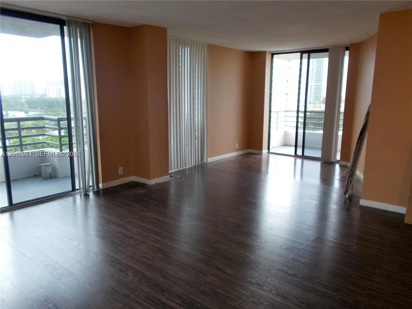 2 bedroom 2 bath Residential for sale at 3300 NE 191st St # 912, Aventura FL 33180