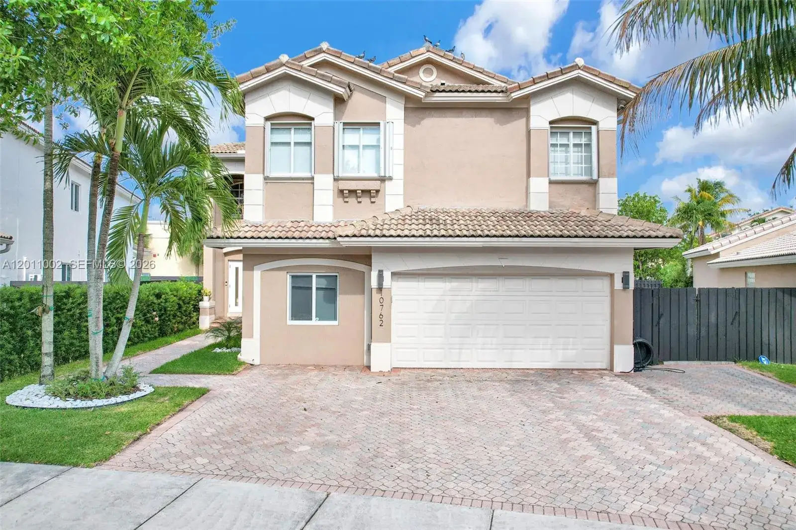 5 bedroom 5 bath Residential for sale at 10762 NW 71st St, Doral FL 33178