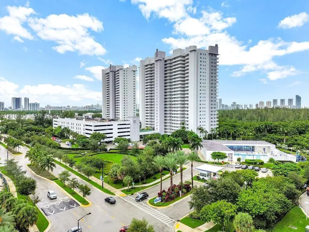 2 bedroom 2 bath Residential for sale at 15051 Royal Oaks Ln # 1605, North Miami FL 33181