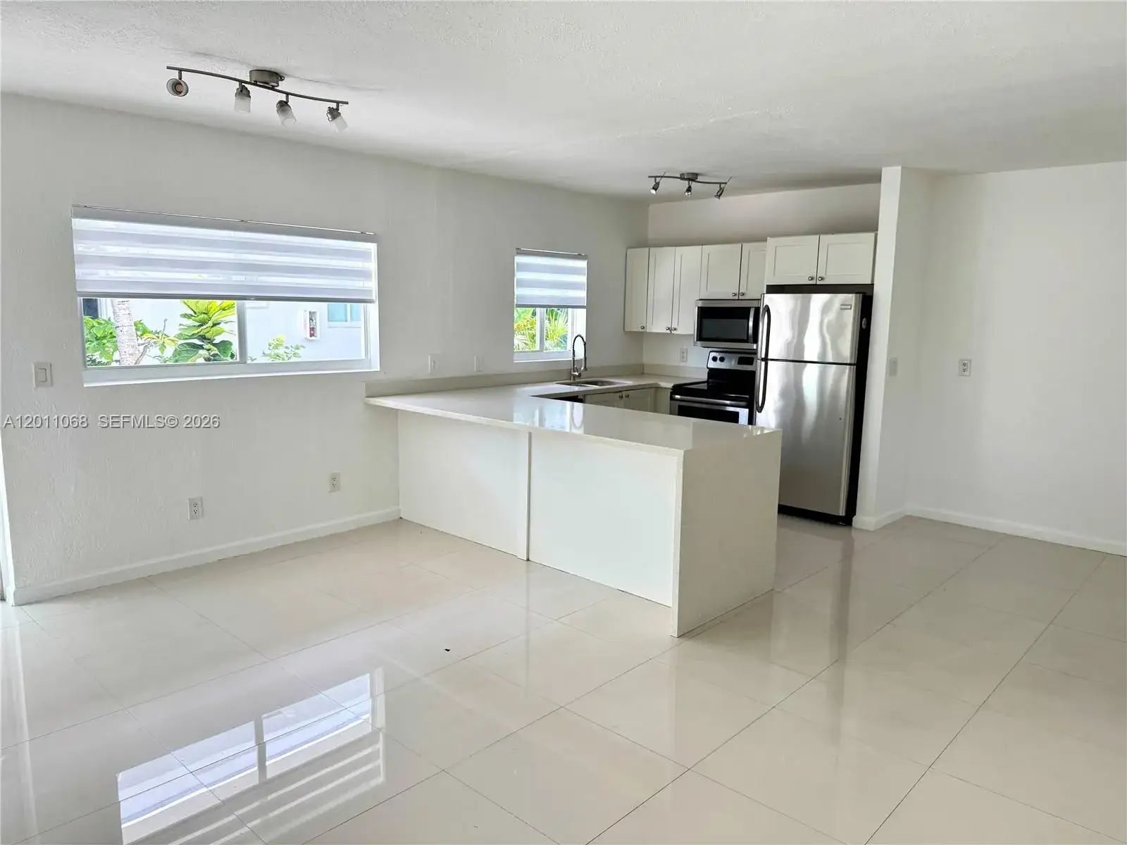 1 bedroom 1 bath Residential Lease for rent at 8035 Crespi Blvd # 9, Miami Beach FL 33141