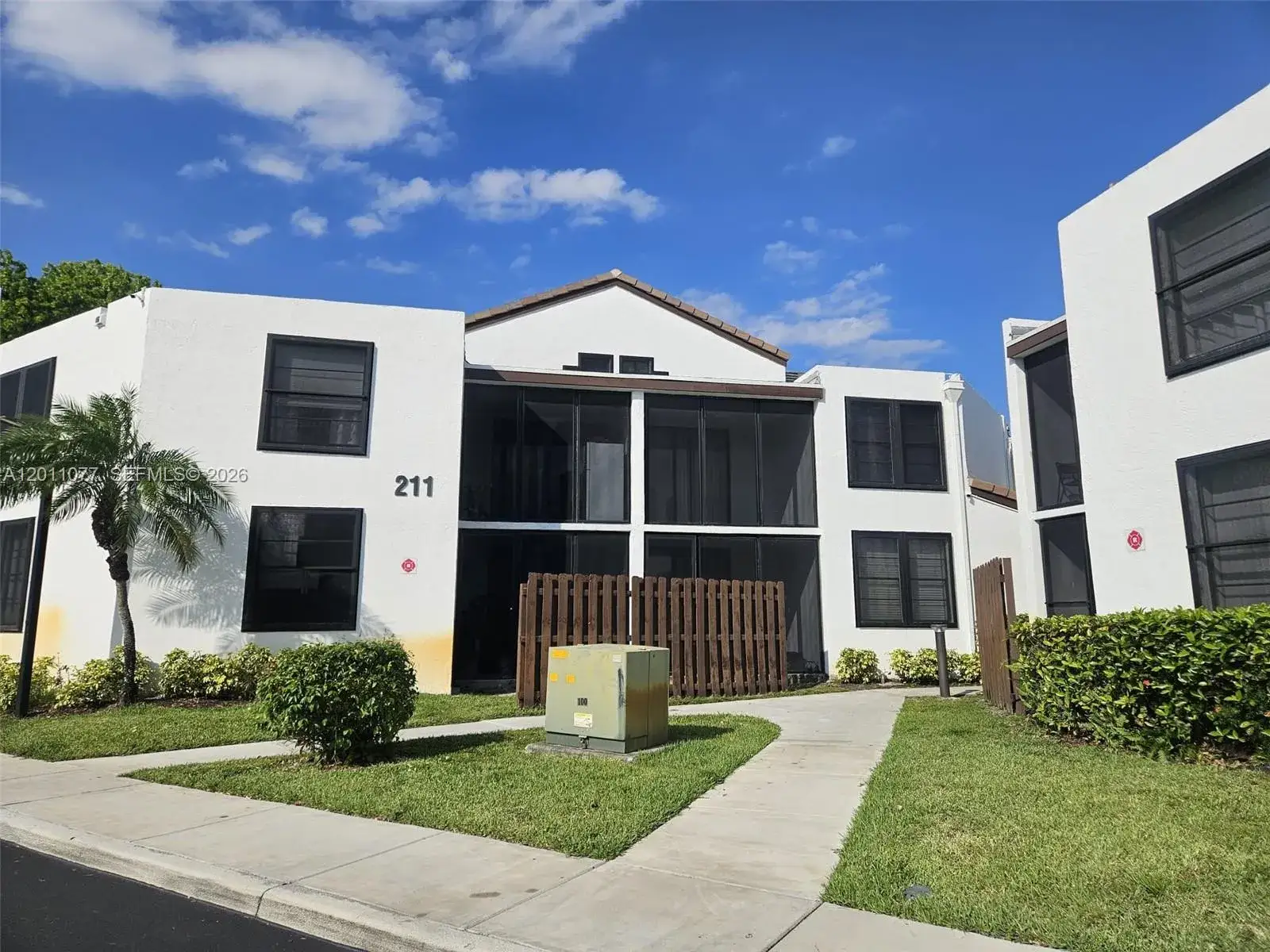 1 bedroom 1 bath Residential Lease for rent at 211 Lake Pointe Dr # 108, Oakland Park FL 33309