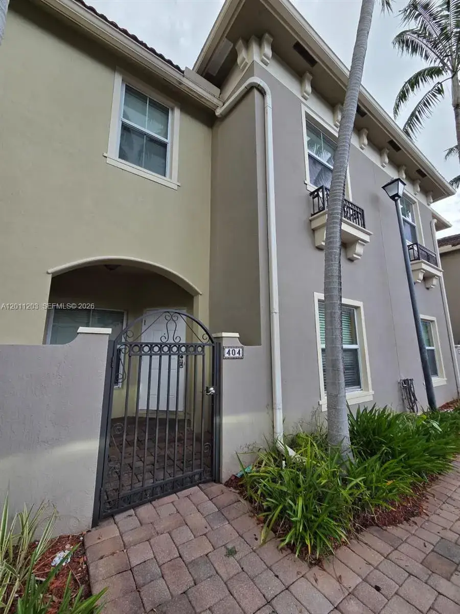 3 bedroom 2 bath Residential for sale at 2851 W Prospect Rd # 404, Tamarac FL 33309