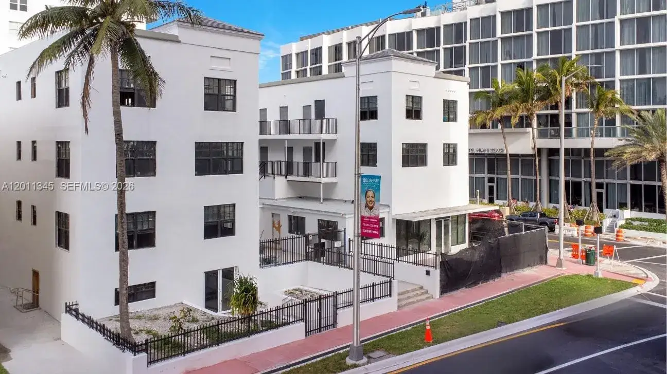 Commercial Sale for sale at 2814 Collins Ave, Miami Beach FL 33140