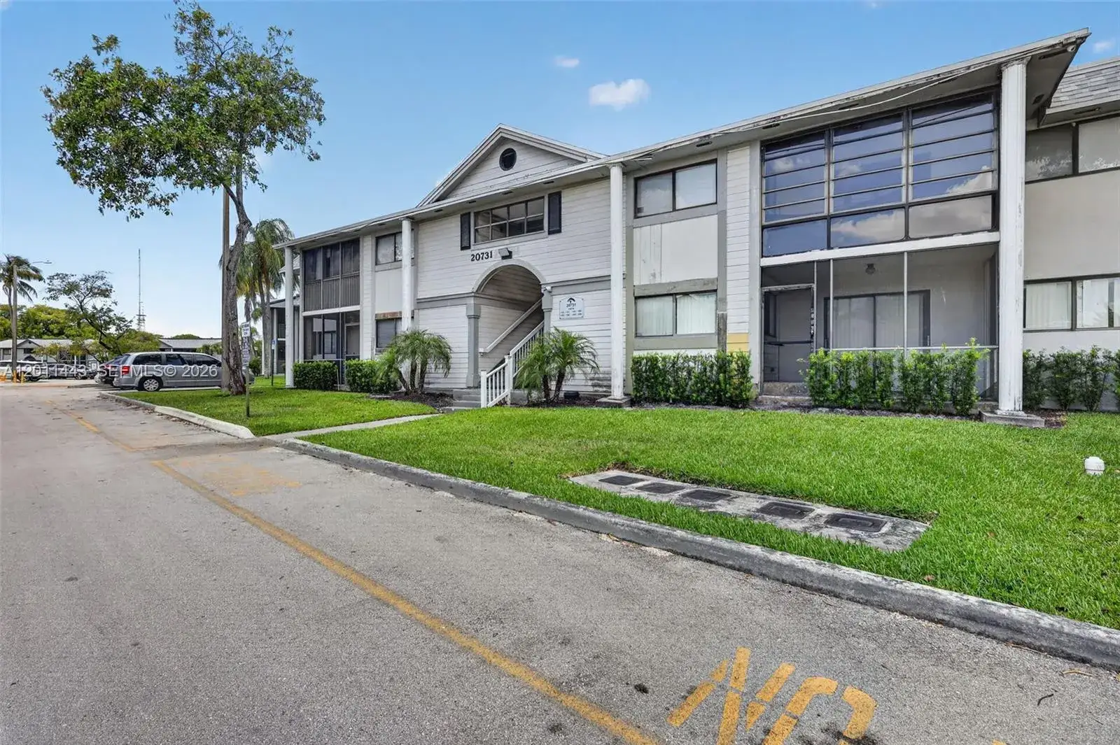 2 bedroom 2 bath Residential for sale at 20731 NE 4th Pl # 104, Miami FL 33179