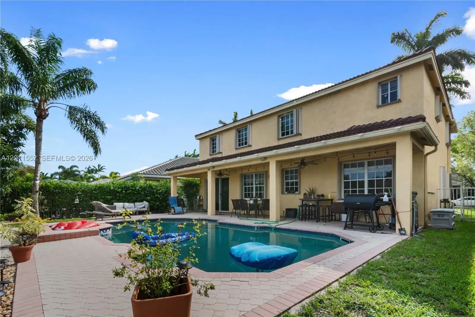7 bedroom 4 bath Residential Lease for rent at 1095 Chenille Cir, Weston FL 33327