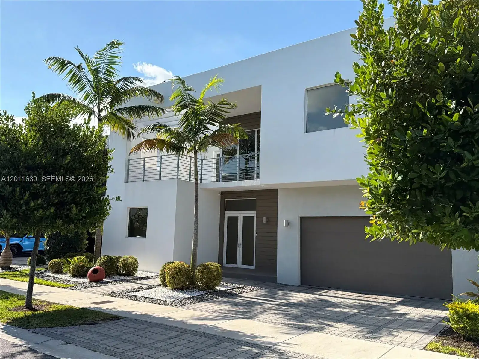 5 bedroom 5 bath Residential for sale at 9980 NW 74th Ter, Doral FL 33178