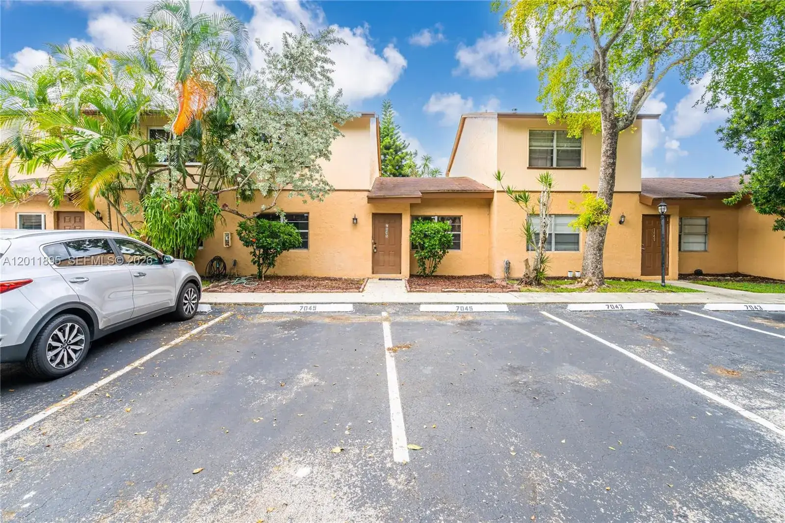 3 bedroom 2 bath Residential for sale at 7045 W Sunrise Blvd # 7045, Plantation FL 33313