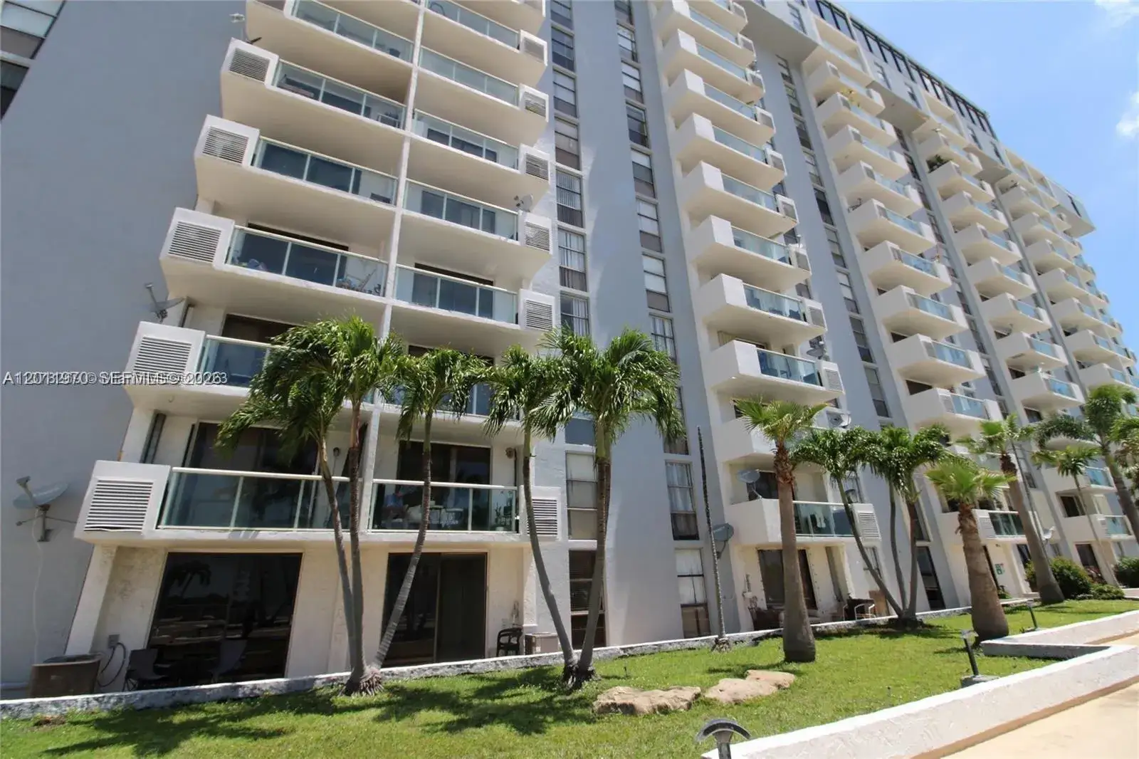 1 bedroom 1 bath Residential for sale at 13499 Biscayne Blvd # 404, North Miami FL 33181