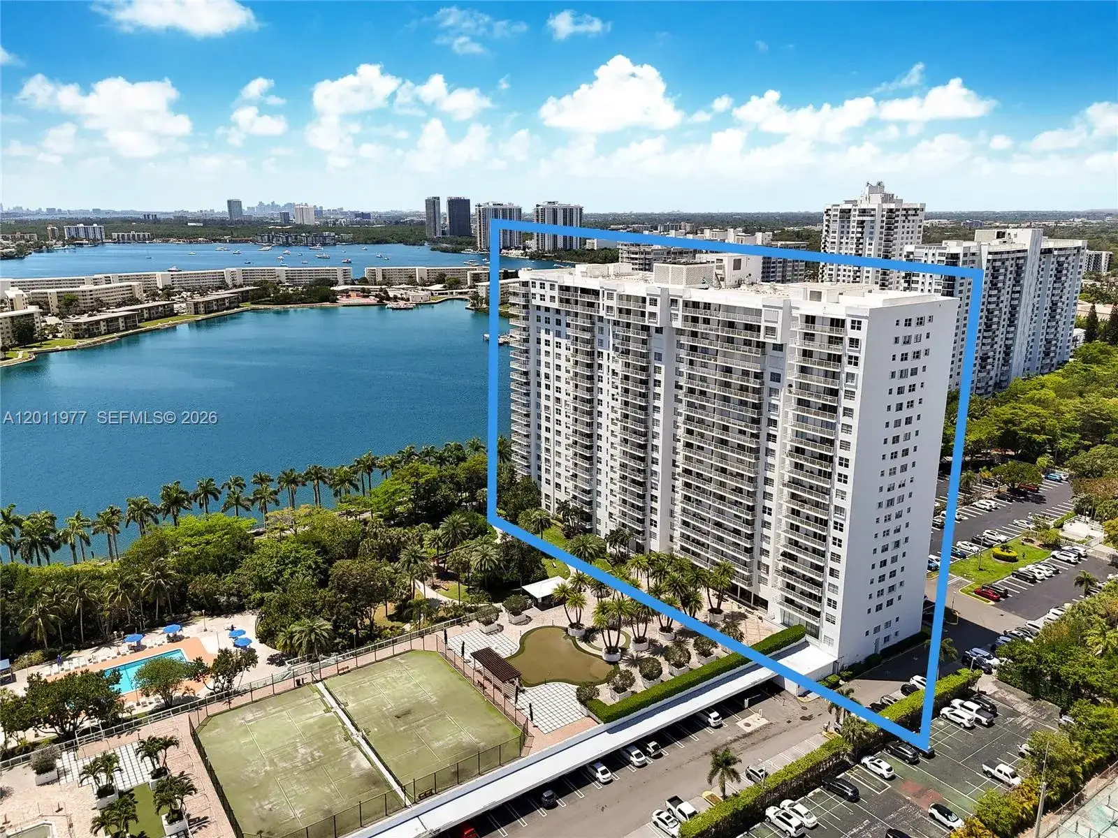 2 bedroom 2 bath Residential for sale at 2801 NE 183rd St # 912W, Aventura FL 33160