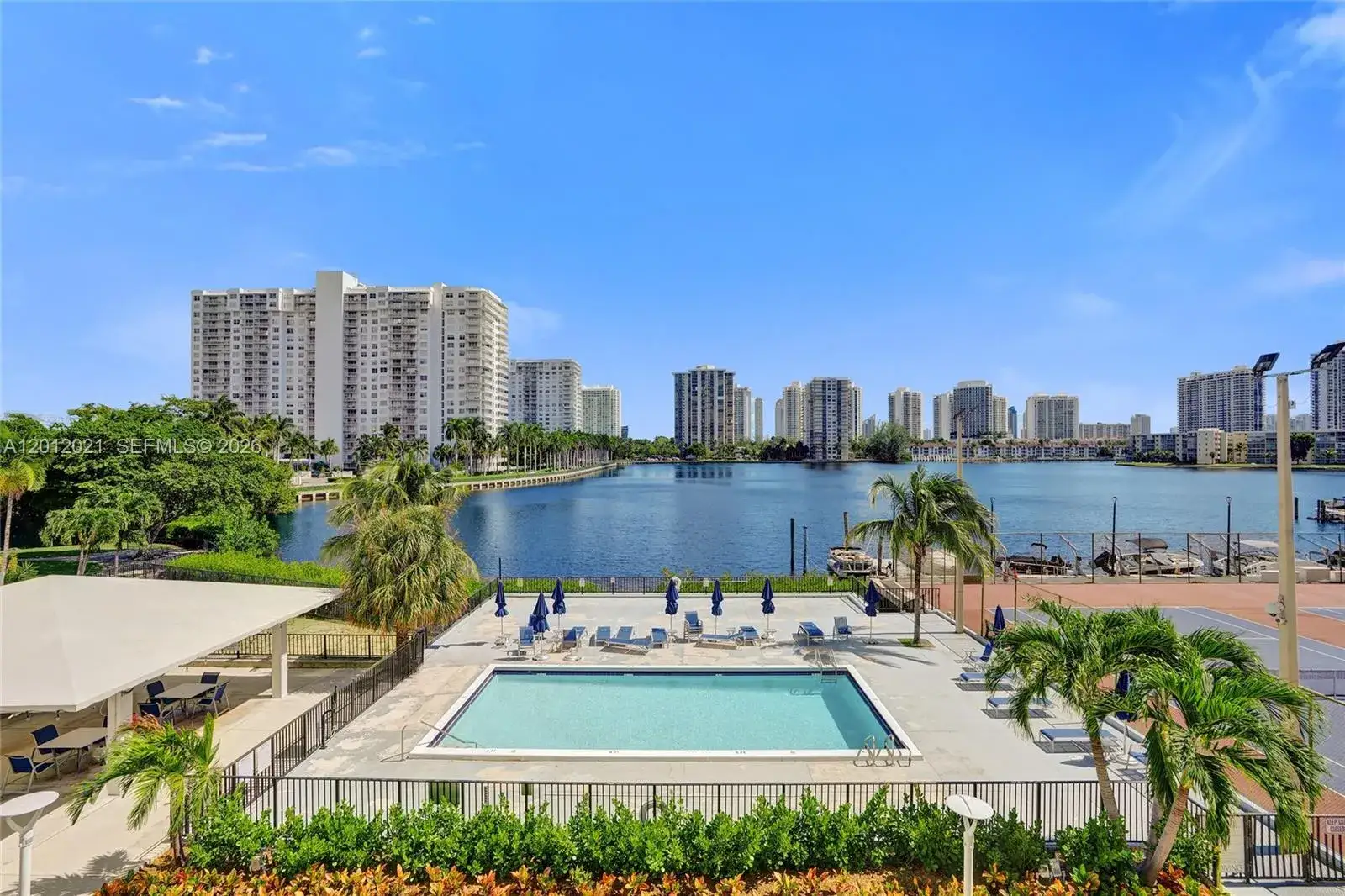 1 bedroom 1 bath Residential for sale at 2750 NE 183rd St # 2412, Aventura FL 33160