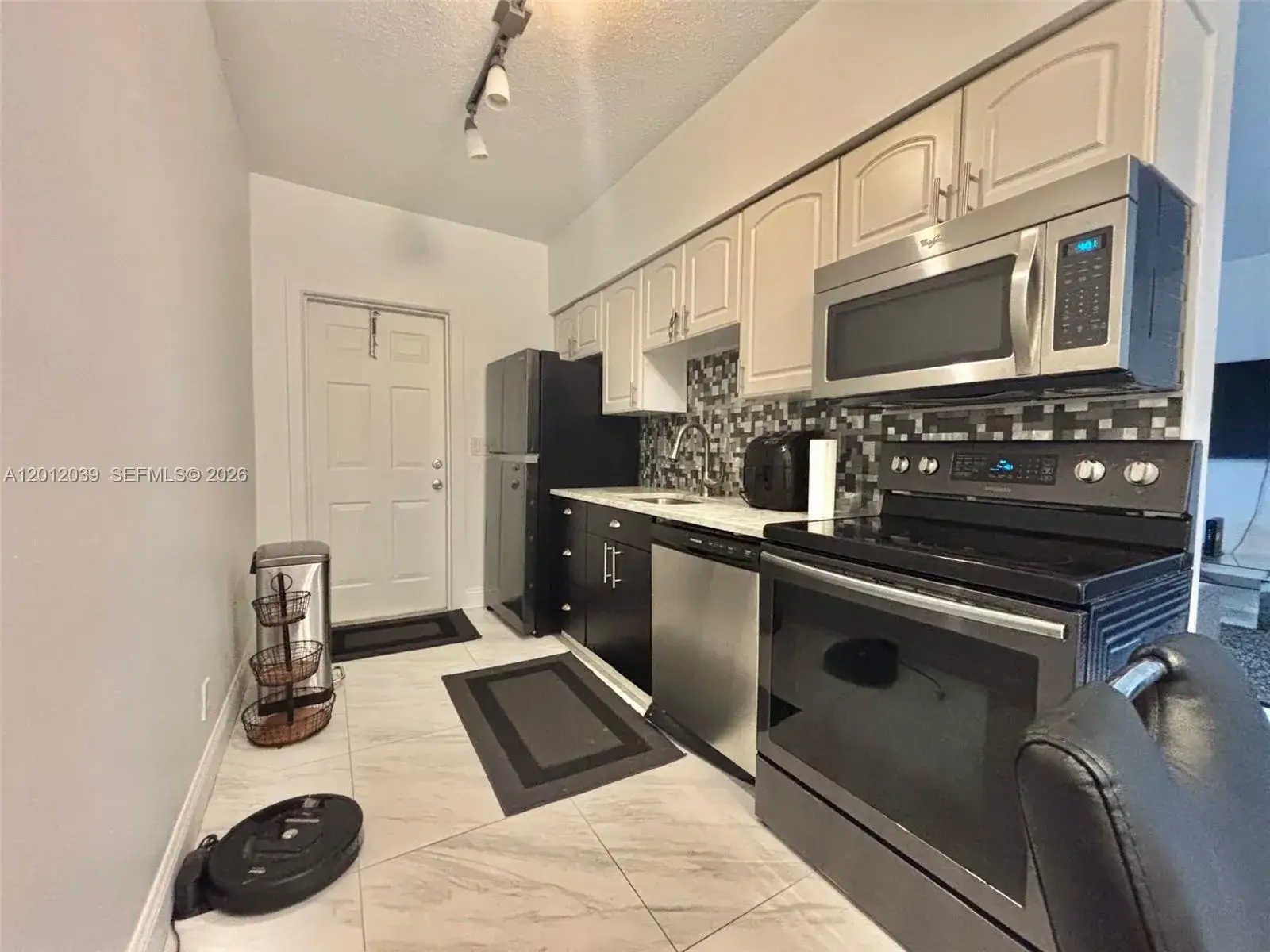 1 bedroom 1 bath Residential Lease for rent at 2200 S Ocean Dr # N109, Hollywood FL 33019