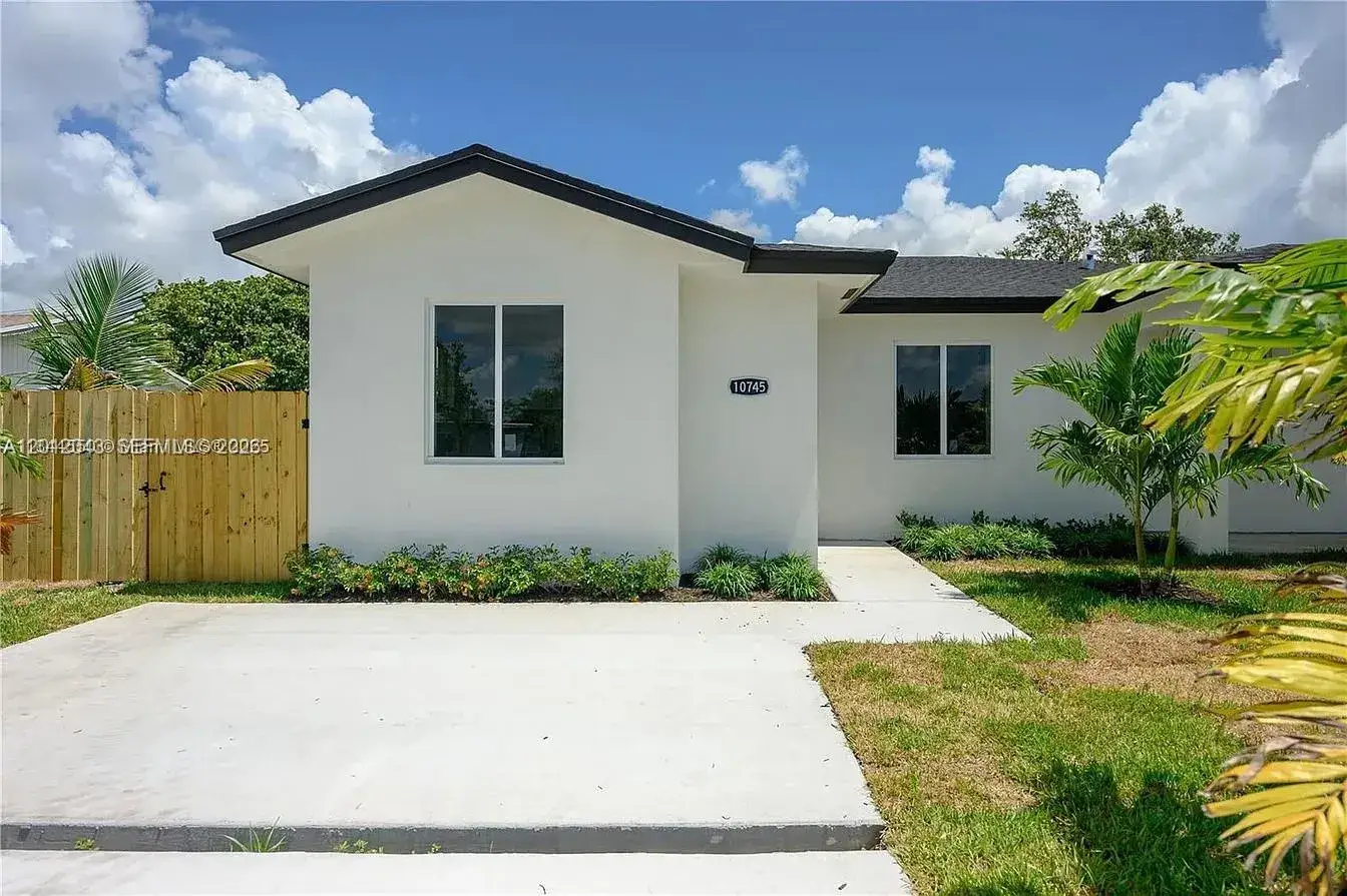 1 bath Residential Lease for rent at 10745 SW 217TH ST # B, Miami FL 33170