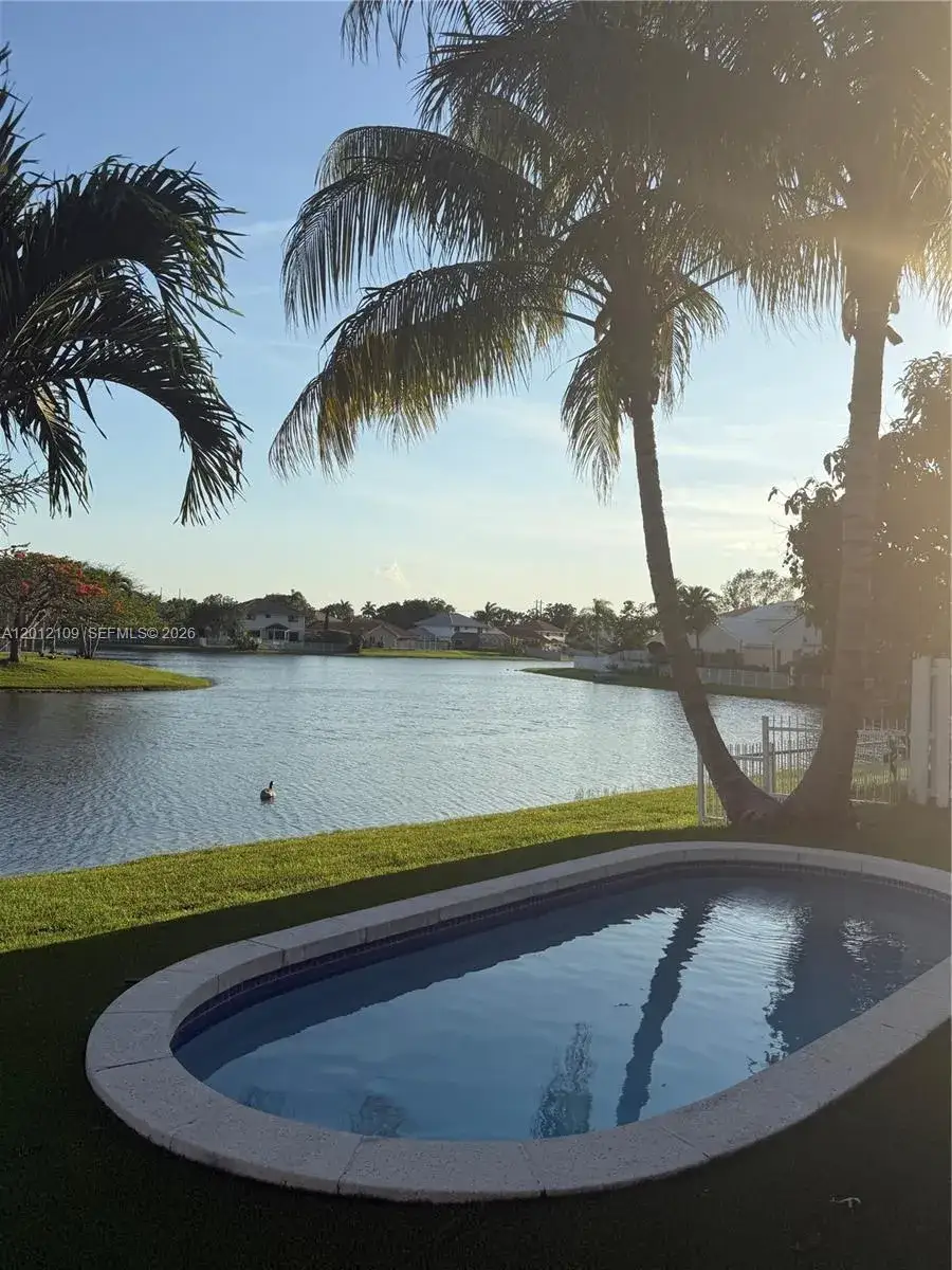 3 bedroom 2 bath Residential for sale at 13950 Oak Ridge Dr, Davie FL 33325