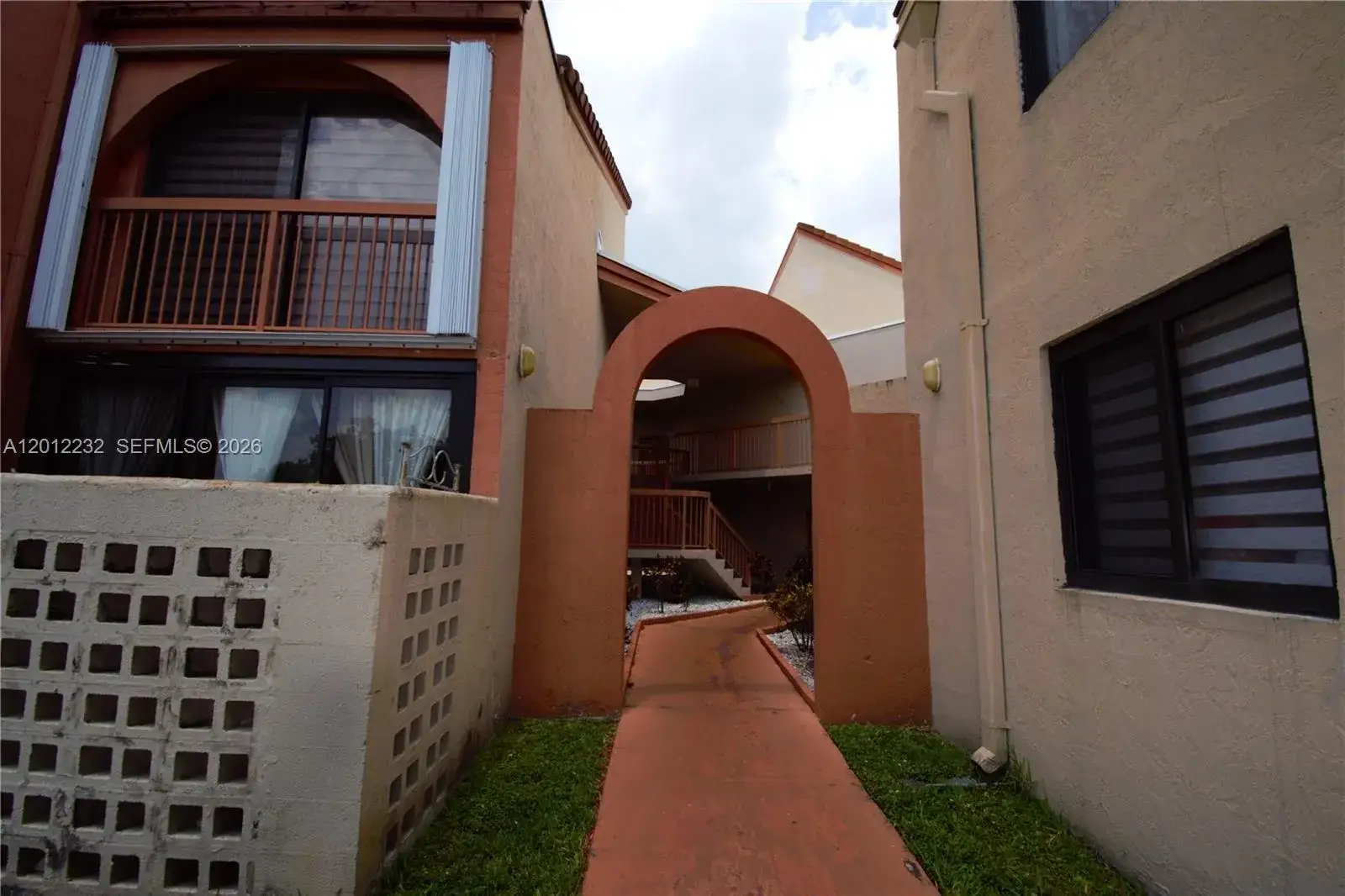 3 bedroom 2 bath Residential for sale at 10241 NW 9th St Cir # 5, Miami FL 33172