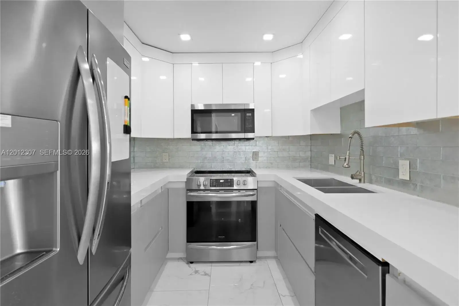 2 bedroom 2 bath Residential for sale at 3675 N Country Club Dr # 2008, Aventura FL 33180
