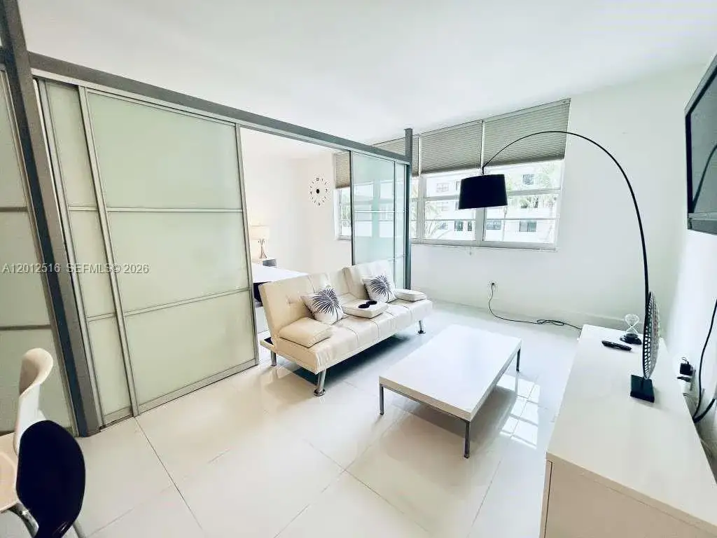 1 bedroom 1 bath Residential Lease for rent at 100 Lincoln Rd # 526, Miami Beach FL 33139