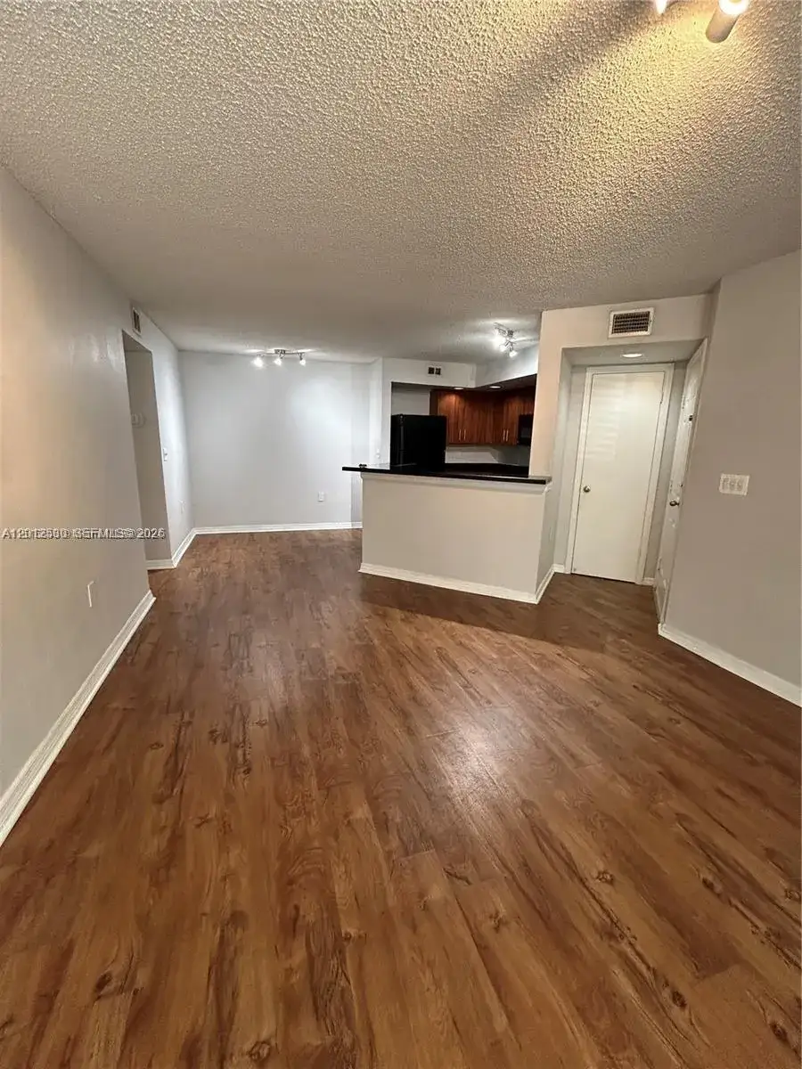 2 bedroom 1 bath Residential Lease for rent at 701 Vista Isles Dr # 1614, Sunrise FL 33325
