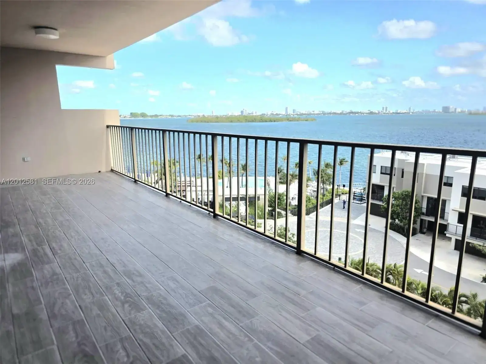 2 bedroom 3 bath Residential Lease for rent at 1800 NE 114th St # 706, Miami FL 33181