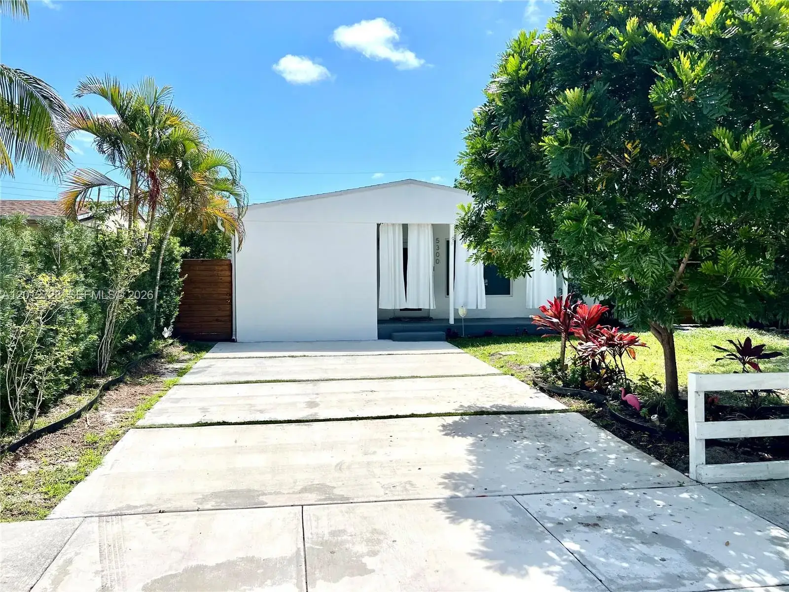 2 bedroom 1 bath Residential Lease for rent at 5300 NW 1st Ave # 5300, Oakland Park FL 33309