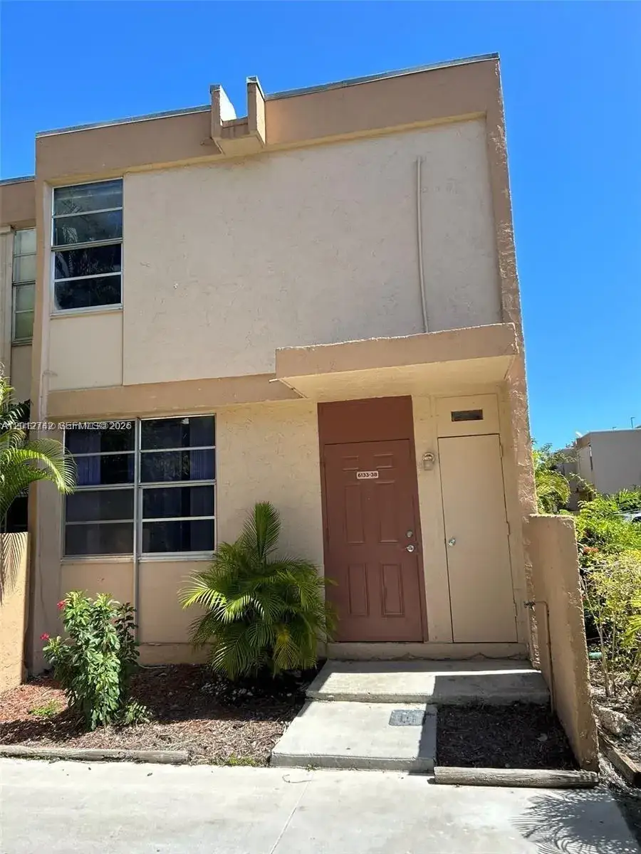 3 bedroom 2 bath Residential for sale at 6133 SW 69th St # 38, South Miami FL 33143