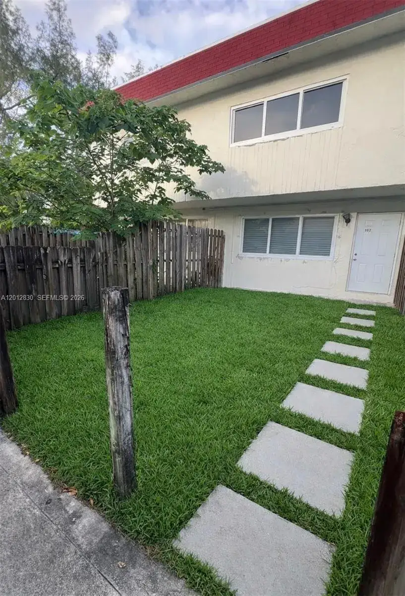 2 bedroom 1 bath Residential for sale at 1560 NE 151st St # 102, Miami FL 33162