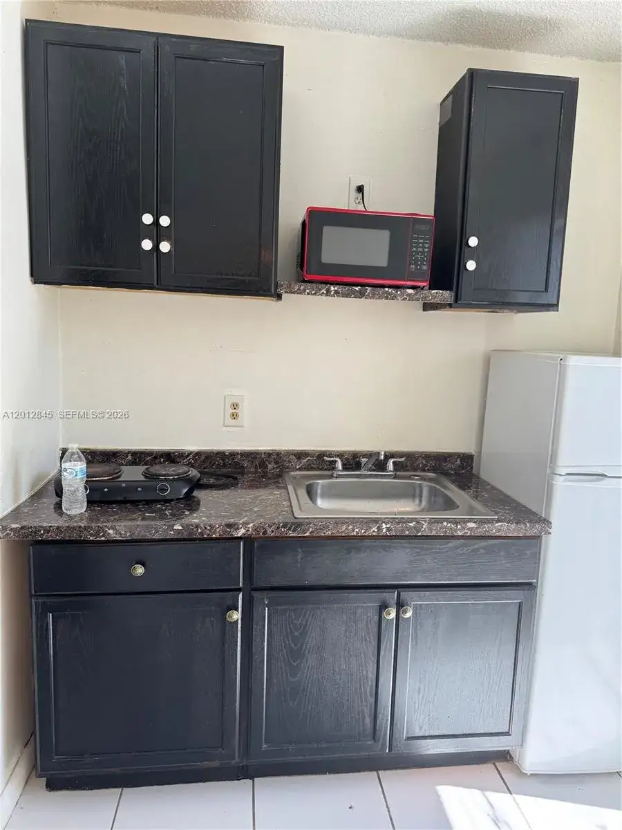 1 bath Residential Lease for rent at 1822 Cleveland St # 4, Hollywood FL 33020