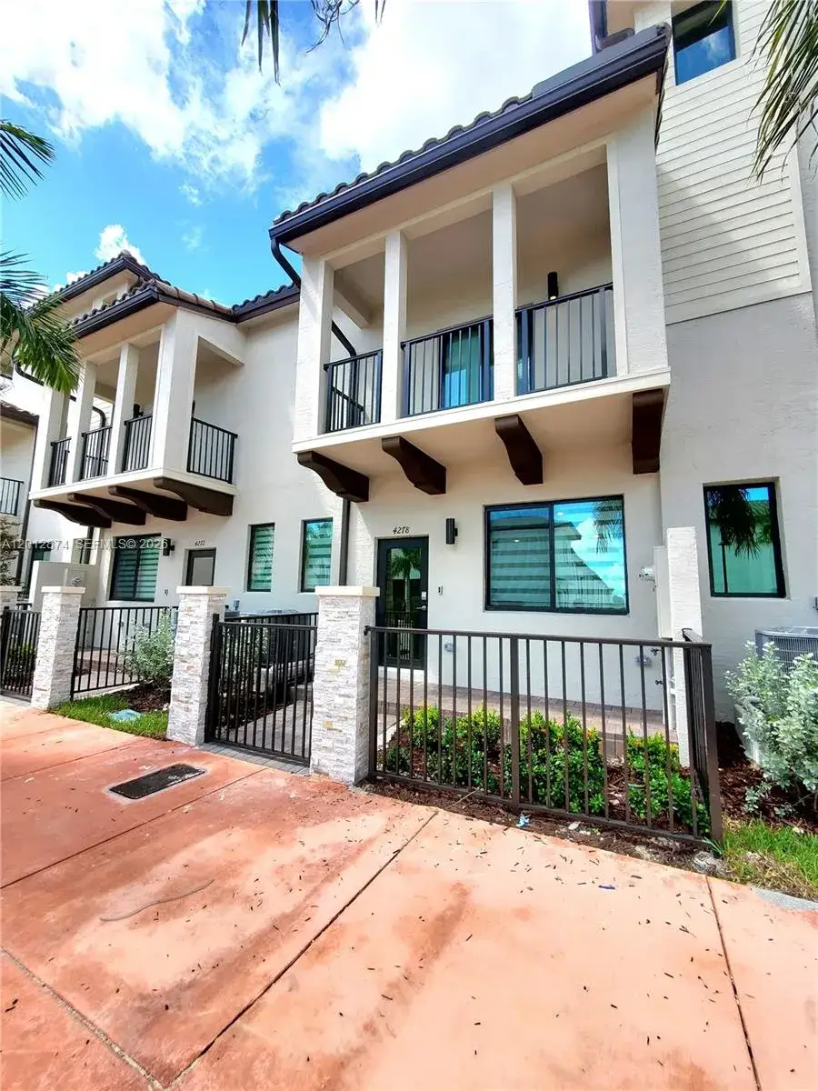 3 bedroom 2 bath Residential for sale at 4278 NW 82nd Ave # 4278, Doral FL 33166