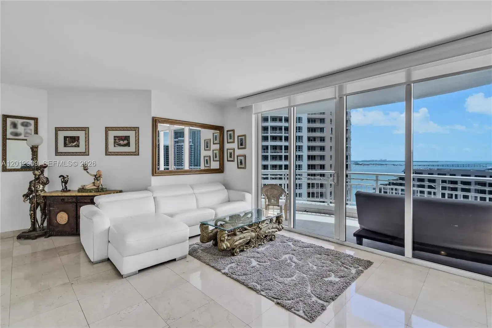 1 bedroom 1 bath Residential Lease for rent at 848 Brickell Key Dr # 1903, Miami FL 33131