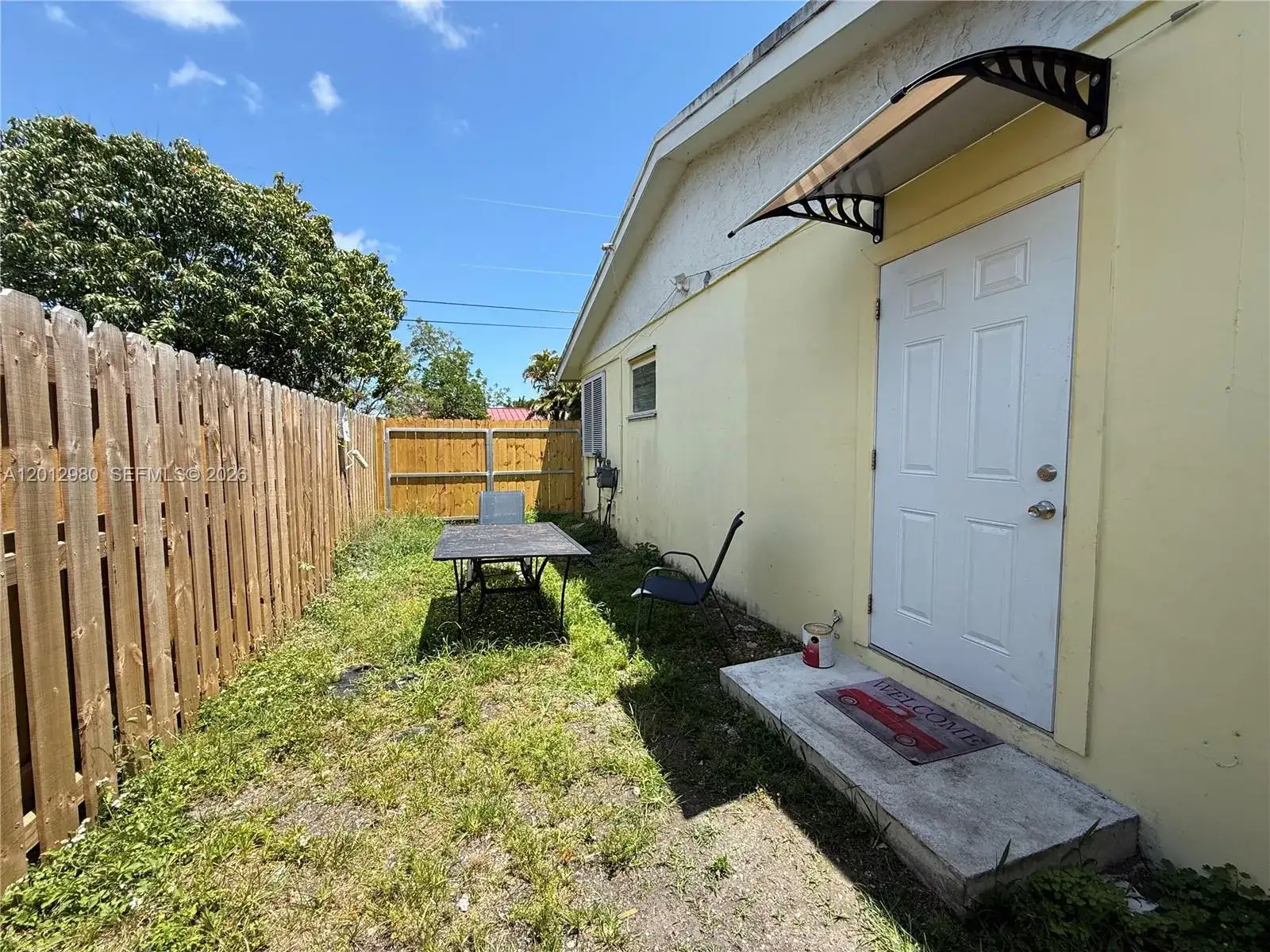 1 bedroom 1 bath Residential Lease for rent at 15831 SW 100th Ct # B, Miami FL 33157