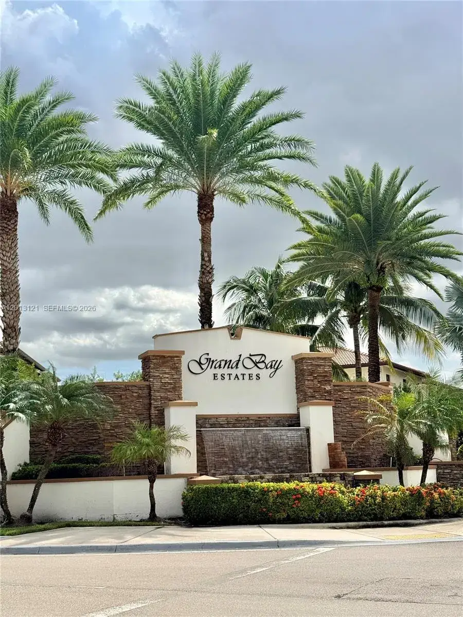 4 bedroom 3 bath Residential Lease for rent at 8640 NW 101st Pl, Doral FL 33178