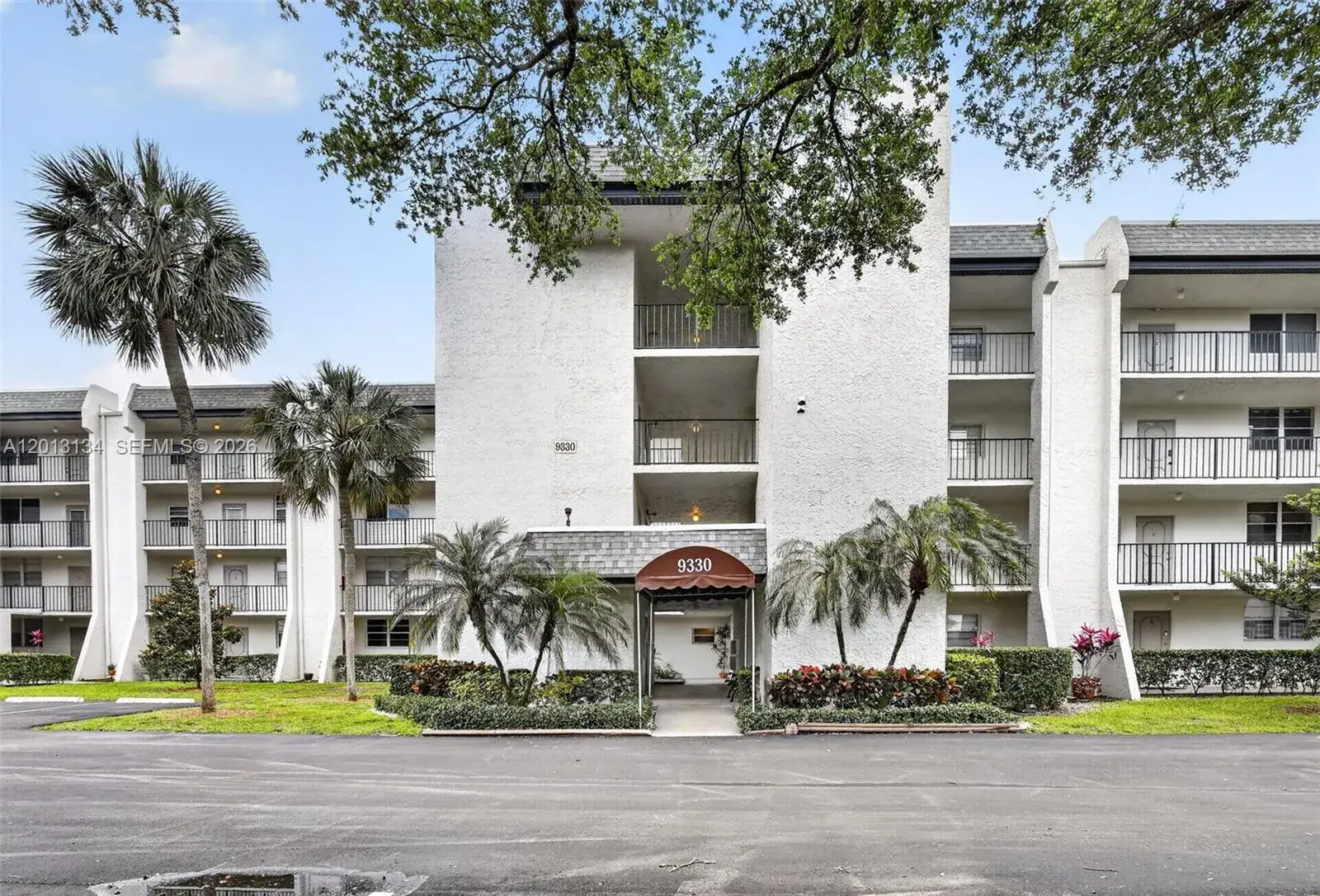 2 bedroom 2 bath Residential Lease for rent at 9330 Lagoon Pl # 307, Davie FL 33324