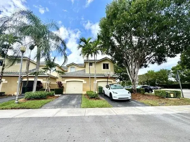 3 bedroom 2 bath Residential for sale at 2567 Cordoba Bnd, Weston FL 33327