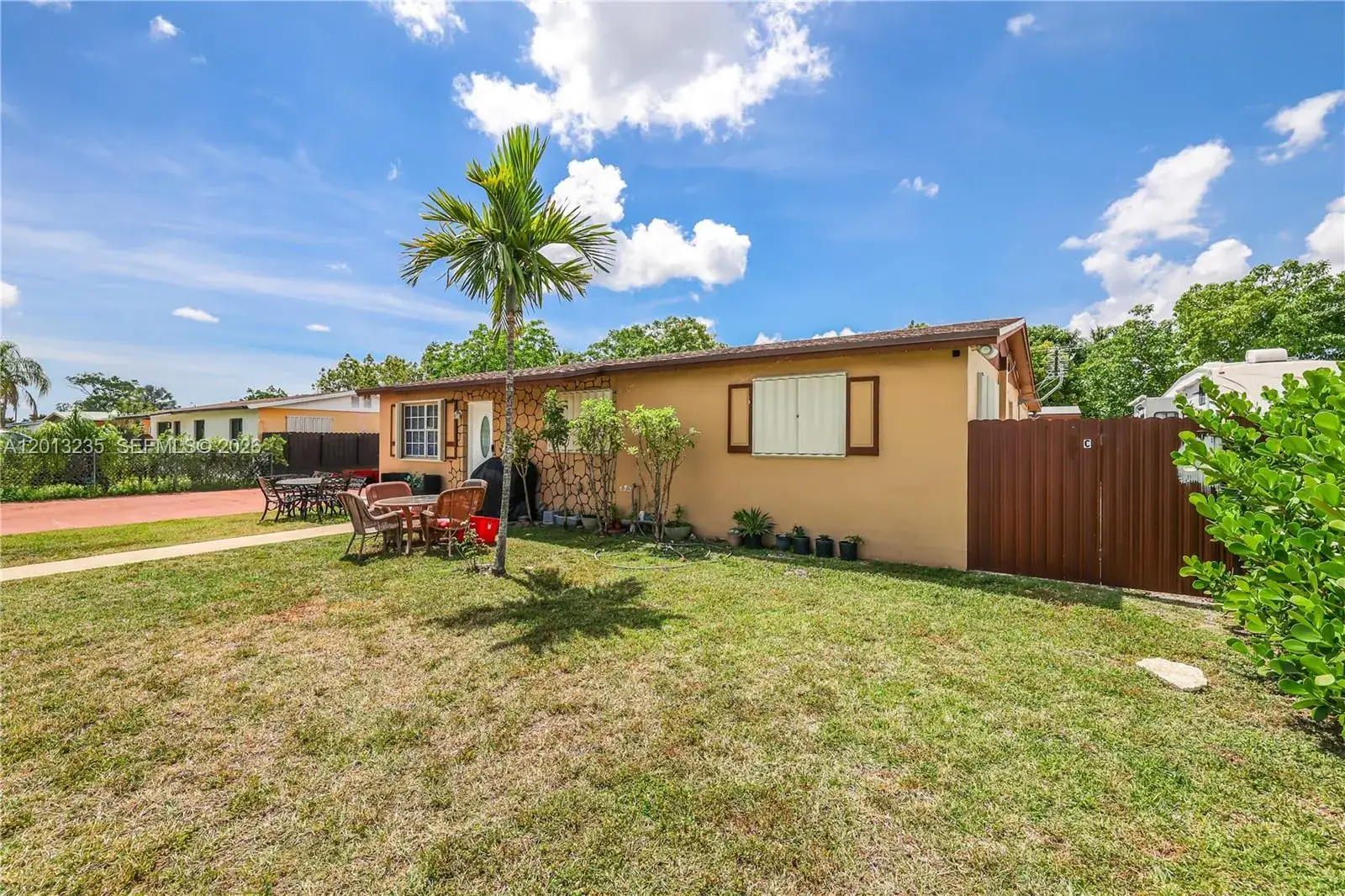 5 bedroom 4 bath Residential for sale at 11600 SW 181st Ter, Miami FL 33157