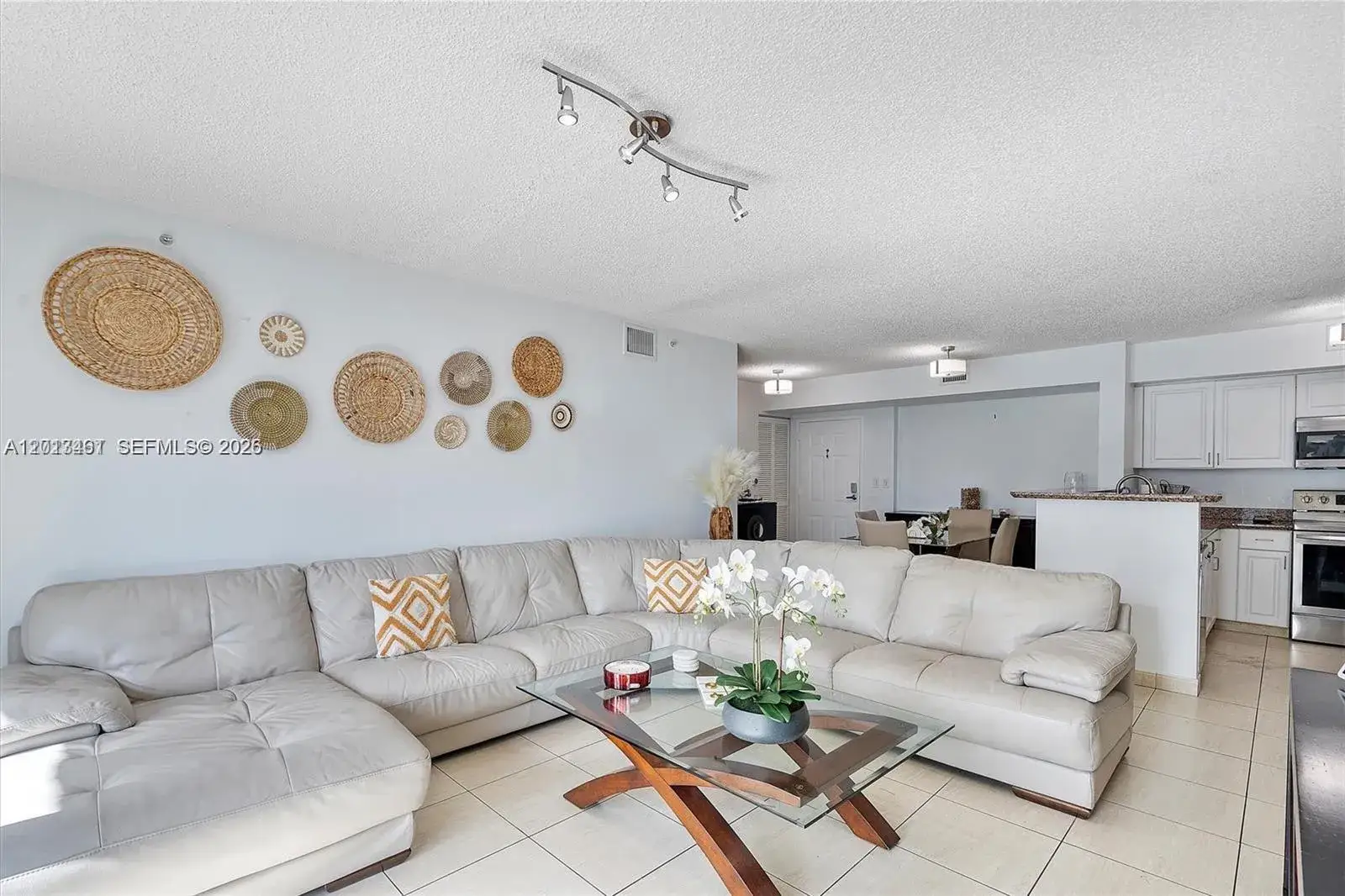 2 bedroom 2 bath Residential Lease for rent at 1155 Brickell Bay Dr # 603, Miami FL 33131