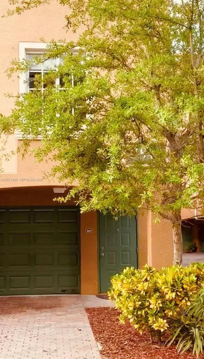 1 bedroom 1 bath Residential Lease for rent at 2841 NE 185th St # 507, Aventura FL 33180