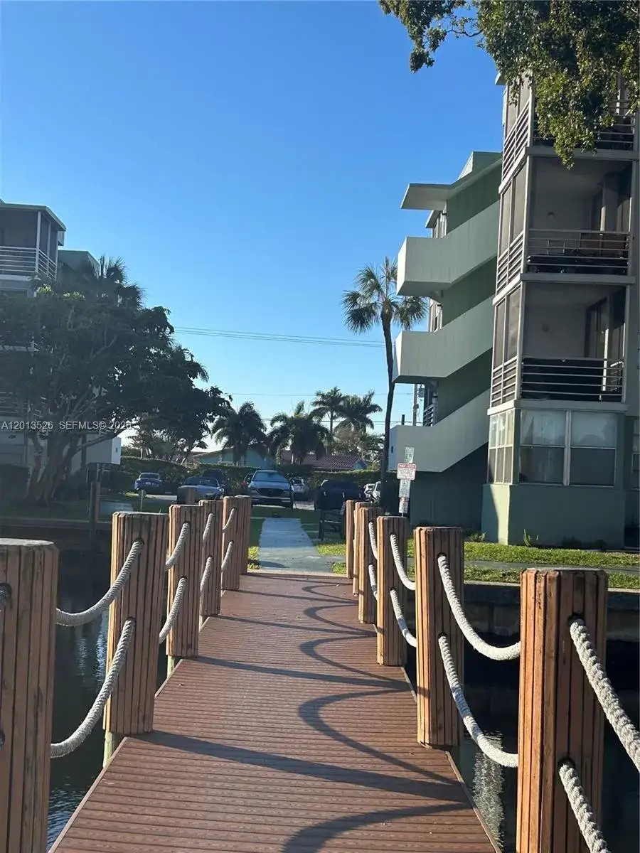 2 bedroom 2 bath Residential for sale at 2741 Taft St # 203, Hollywood FL 33020