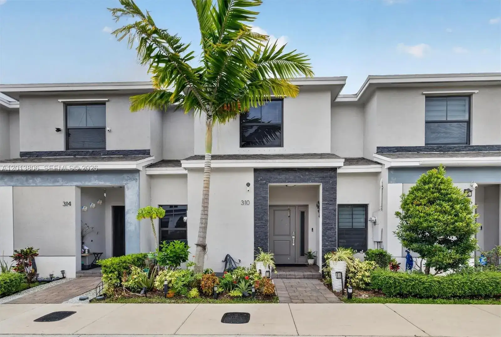 3 bedroom 3 bath Residential for sale at 310 NE 1st Dr, Florida City FL 33034
